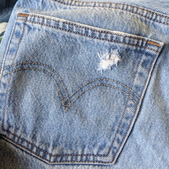 Levi's 501 Distressed Light Wash Cropped Jean High Waisted - Picture 4 of 13